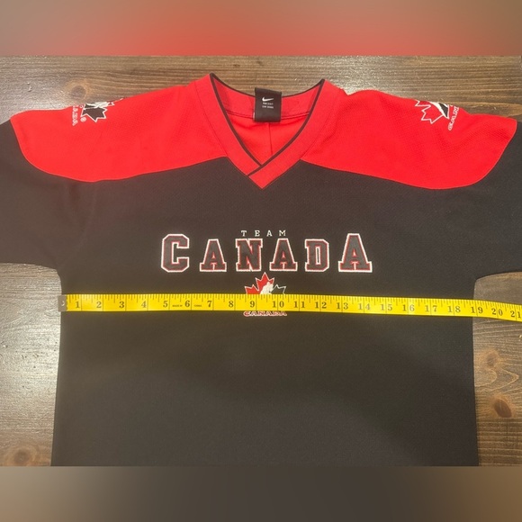 Vintage Nike Team Canada Hockey Jersey - Picture 9 of 10